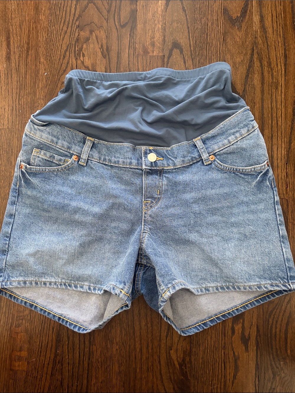 H&M MAMA Maternity Denim Jean Shorts Size 6 Light Wash